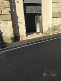 Locale commerciale a Recale