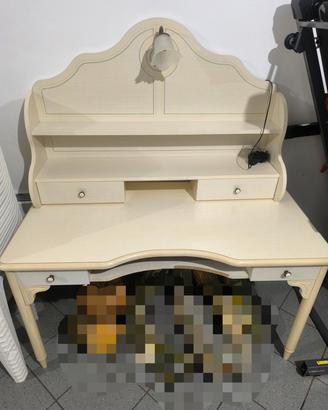 Scrivania in legno unisex con sedia e lampada 