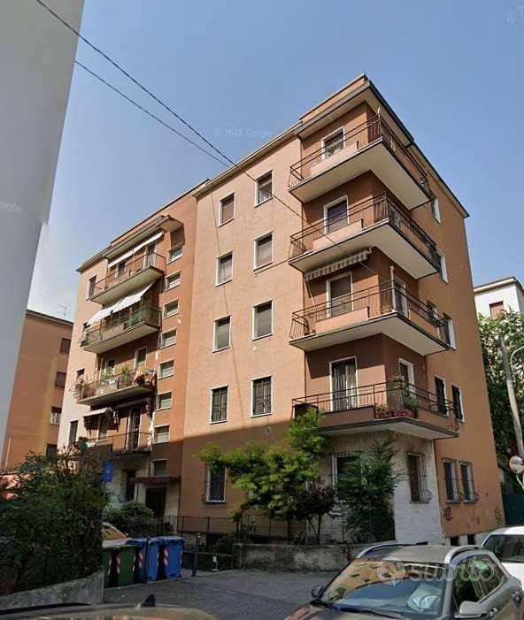 Appartamento di 121 m² con più di 5 locali e box a