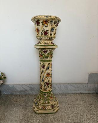 Colonna porta vaso in ceramica di Capodimonte