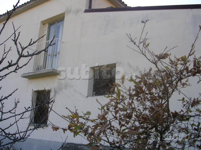 Terreno con fabbricati collabende - Vista 2