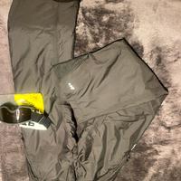 Completo giacca e pantalone per la neve