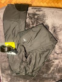 Completo giacca e pantalone per la neve