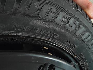 Ruota 175/65 R15 + Cric e strumenti - fiat punto