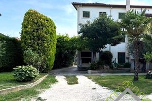 VILLA SEMINDIPENDENTE