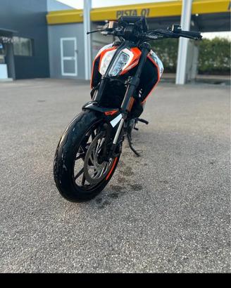 KTM Duke 125