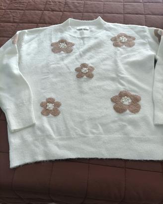 Maglione donna Blu oltre  fiorato sfondo bianco 