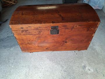 BAULE IN LEGNO ANTICO