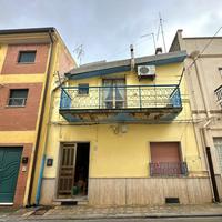Casa indipendente da ristrutturare - centro Irsina