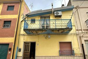 Casa indipendente da ristrutturare - centro Irsina