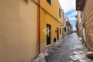 2 LOCALI A BRINDISI