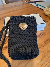Borsetta porta cellulare fatta a mano