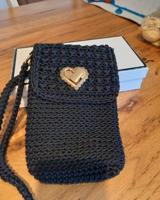 Borsetta porta cellulare fatta a mano