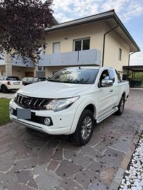 Pick Up Mitsubishi Intense L200 D con gancio