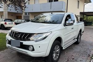 Pick Up Mitsubishi Intense L200 D con gancio