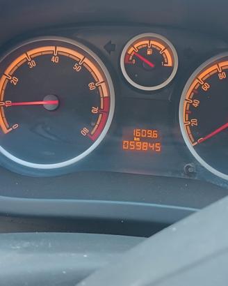 Opel Corsa 2011  -  59.845 km