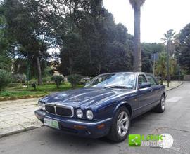 JAGUAR XJ 3.2 V8 32V 237CV Auto - TUA DA € 318,0