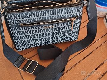 Borsa a tracolla DKNY con logo all-over 