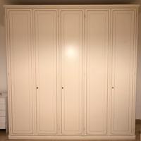 Elegante e robusto armadio  a 5 ante