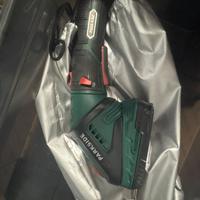 Cesoia ricaricabile per erba e cespugli