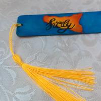 Segnalibro in legno dipinto a mano con nappina