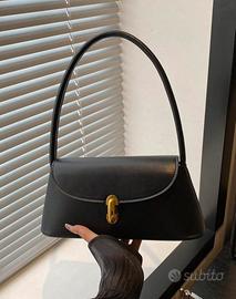 Borsa nera con chiusura oro nuova