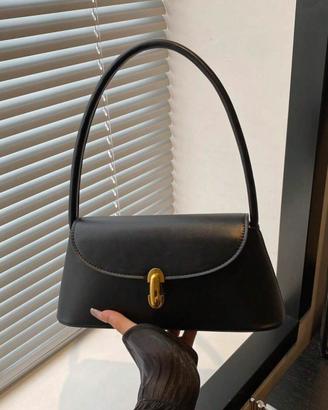 Borsa nera con chiusura oro nuova