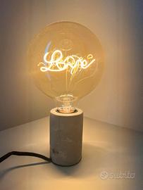 Lampada da tavolo PR Home con lampadina LOVE