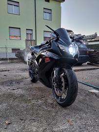  Suzuki GSX R 750 