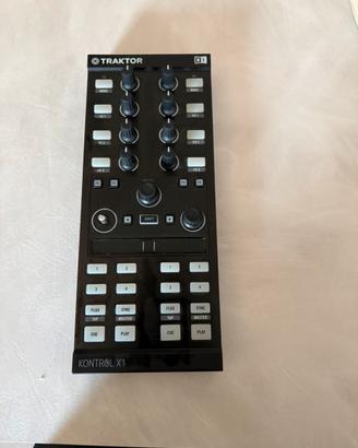 NATIVE INSTRUMENTS TRAKTOR KONTROL X1 MK2