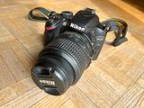 Nikon D3200 con obiettivo e accessori