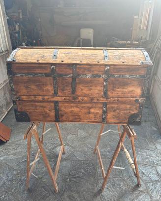 baule antico in legno