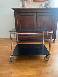 Carrello DePadova per TV e apparecchiature audio.