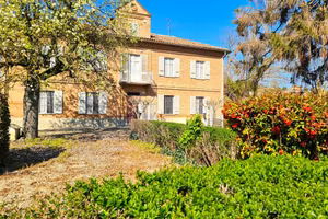 Rustico / Casale di 303 m² con più di 5 locali e b