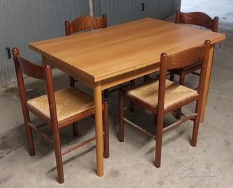 tavolo in legno allungabile  con 6 sedie 