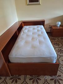 Letto singolo con panche laterali