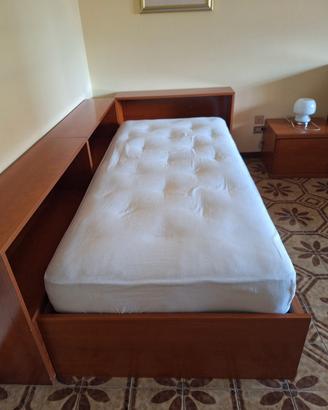 Letto singolo con panche laterali