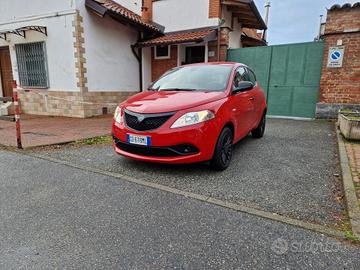 Lancia Ypsilon Hybrid 1.0 70CV "23.800 km" Bluet