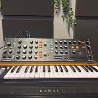 Behringer Poly D