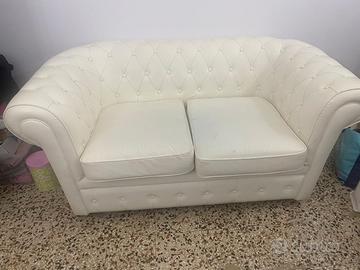 Divano bianco in pelle
