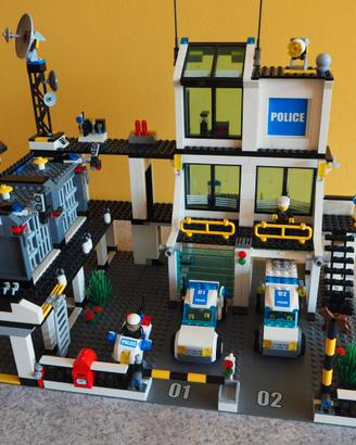 Lego 7744 - Stazione di polizia