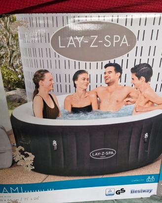 Piscina  LAY-Z-SPA MIAMI con telo di copertura