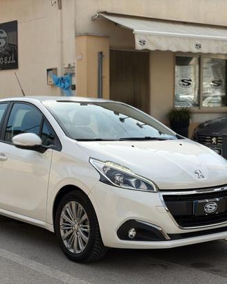 PEUGEOT 208 1.2 82 Business