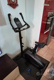 Domyos Cyclette EB 900 B connessa e autoalimentata