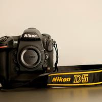 Nikon D5  praticamente nuova