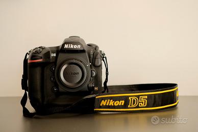 Nikon D5  praticamente nuova