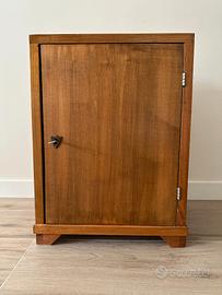 Mobiletto porta medaglie