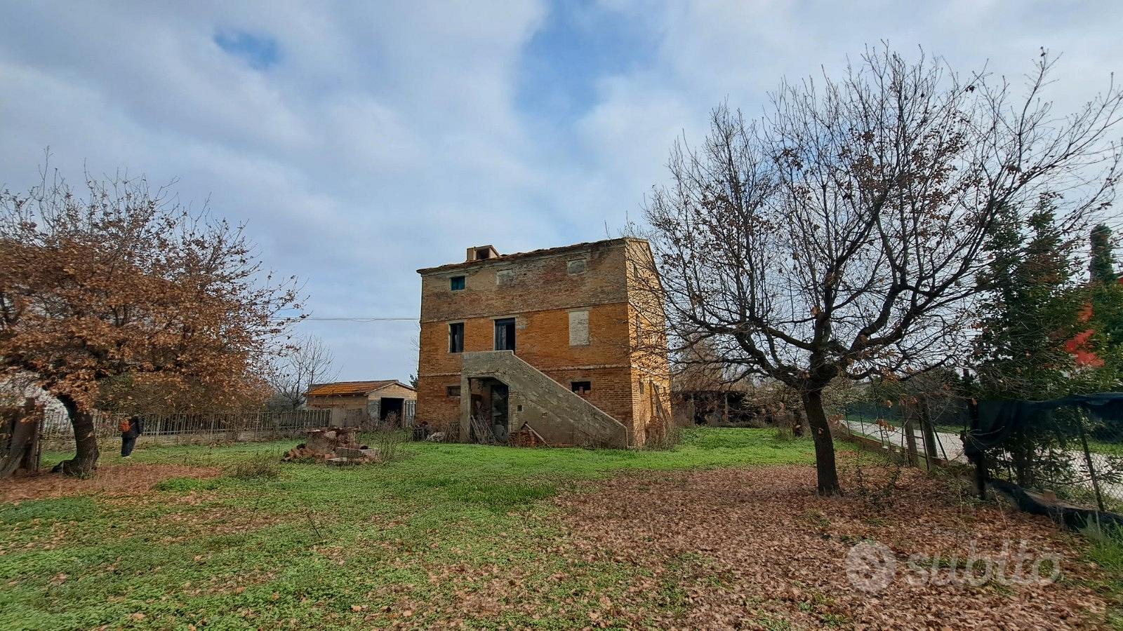Casa colonica con terreno e annessi - Vista 5