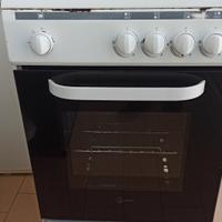 cucina con forno a metano