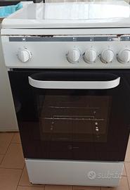 cucina con forno a metano